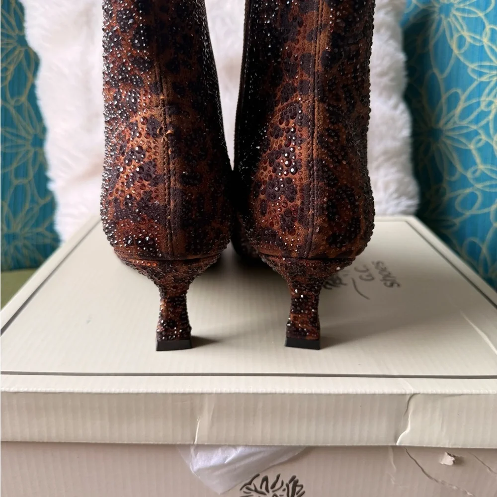 Elegant Leopard Print Ankle Booties